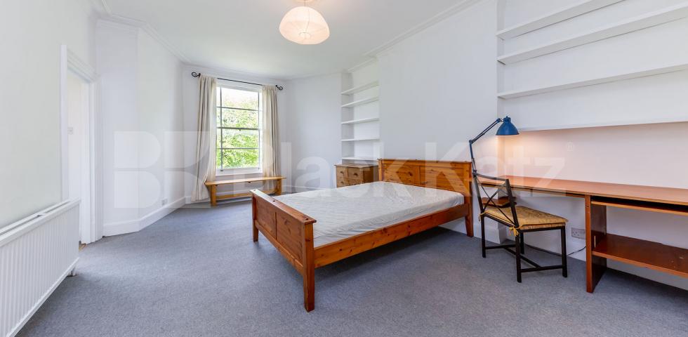 Spacious one bedroom set within a house with period features in Camden Agar Grove, Camden Square